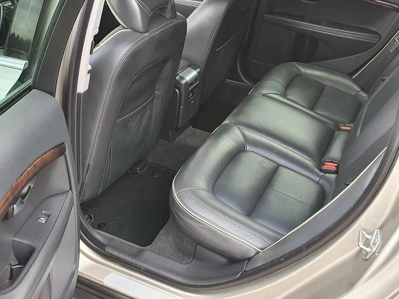 Używany Volvo XC70 Inscription 215 KM (158 kW) 2016 Złoty Kombi