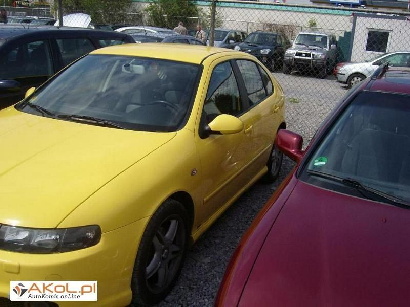 Używany Seat Leon 130 KM (95 kW) 2004 żółty Hatchback
