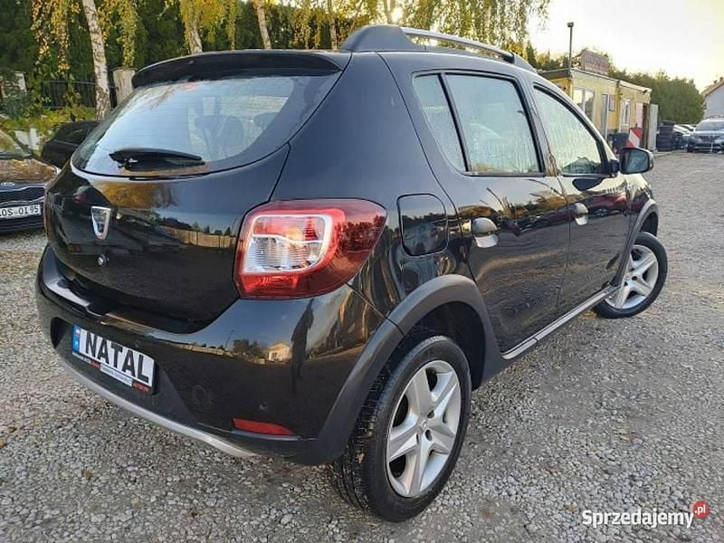 Używany Dacia Sandero Stepway 110 KM (80 kW) 2016 Czarny Hatchback