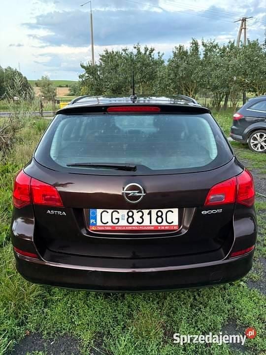 Brązowy Używany 2011 Opel Astra Kombi | 11 000 zł - Obraz 1/4