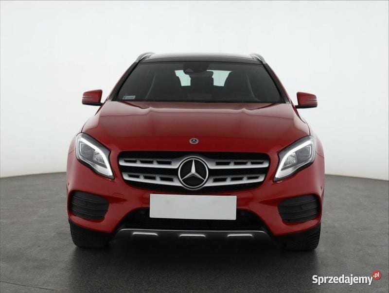 Czerwony Używany 2018 Mercedes GLA220 SUV | 97 999 zł - Obraz 1/4