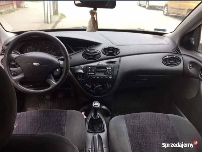 Używany Ford Focus 1998 Bordowy Hatchback