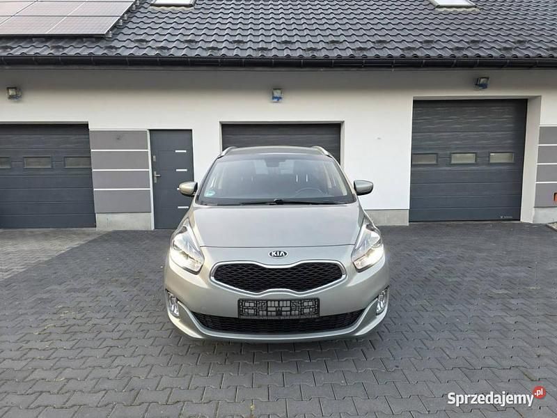 Szary (metalik) Używany 2015 Kia Carens 2 Minivan | 39 900 zł (Uczciwa cena) - Obraz 1/4