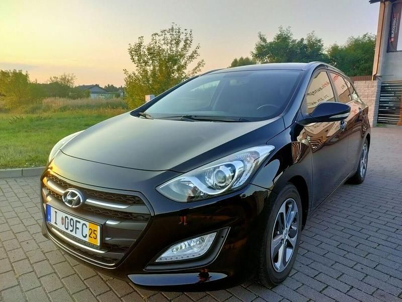 Używany Hyundai i30 110 KM (80 kW) 2015 Czarny (metalik) Kombi