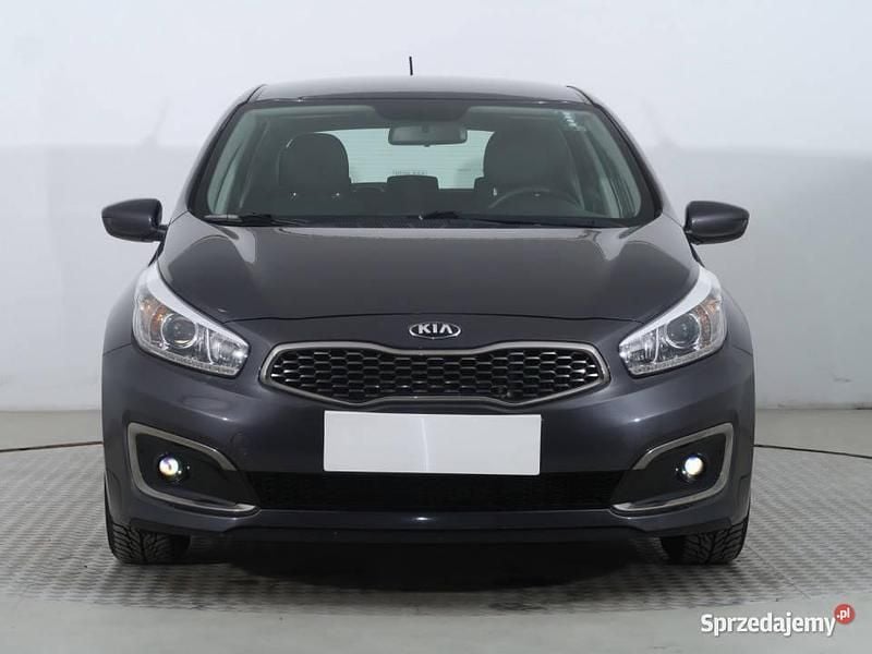 Szary Używany 2017 Kia Ceed Hatchback | 39 999 zł (Uczciwa cena) - Obraz 1/4
