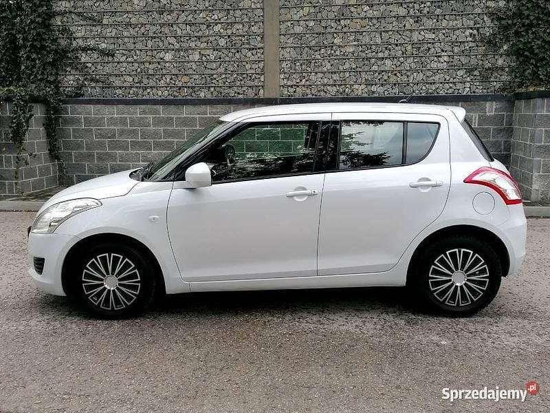 Używany Suzuki Swift 2012 Biały Hatchback