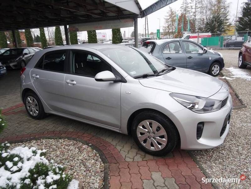 Używany Kia Rio 83 KM (61 kW) 2018 Srebrny Hatchback