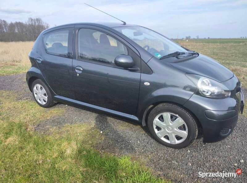 Grafitowy Używany 2012 Toyota Aygo Hatchback | 14 400 zł (Uczciwa cena) - Obraz 1/4