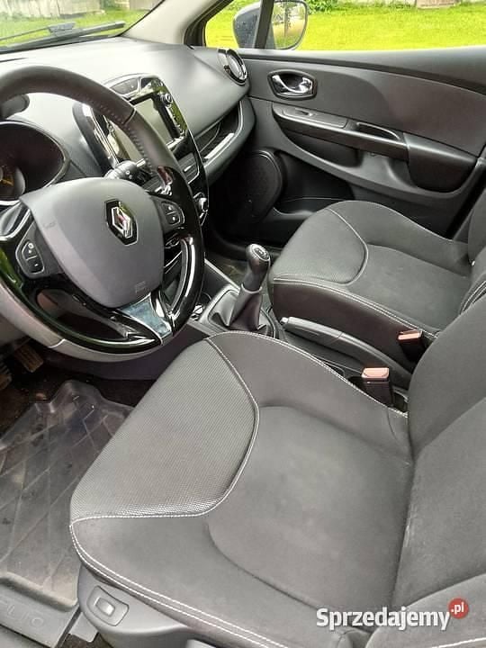 Używany Renault Clio IV 90 KM (66 kW) 2014 Czarny Sedan/Limuzyna