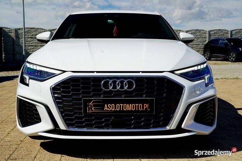 Biały Używany 2023 Audi A3 Sportback S-Line Hatchback | 104 700 zł - Obraz 1/4