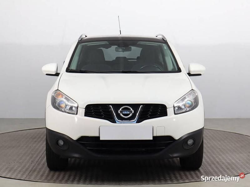 Biały Używany 2011 Nissan Qashqai SUV | 26 999 zł (Uczciwa cena) - Obraz 1/4