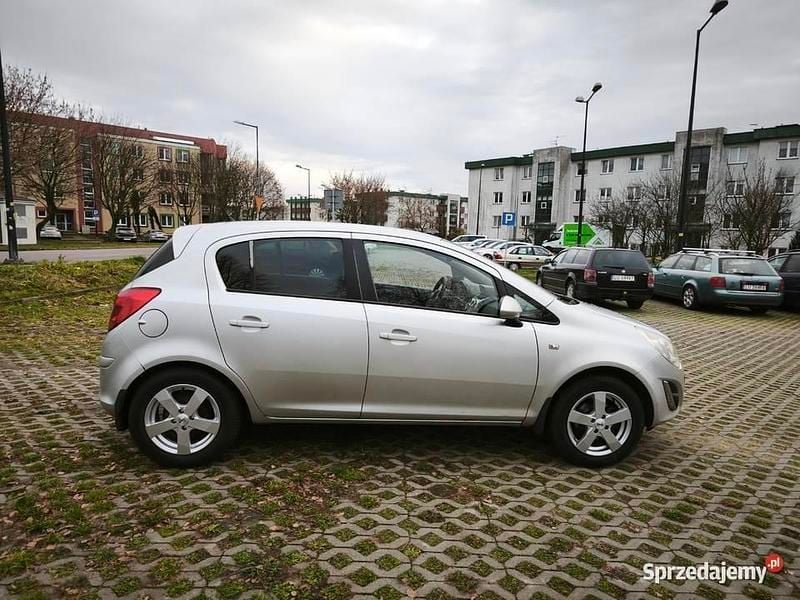 Używany Opel Corsa 2013 Srebrny Sedan/Limuzyna