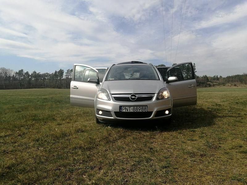Używany Opel Zafira 2005 Srebrny Minivan
