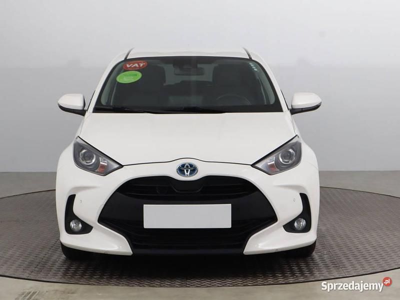 Biały Używany 2021 Toyota Yaris Hybrid Hatchback | 63 999 zł (Uczciwa cena) - Obraz 1/4