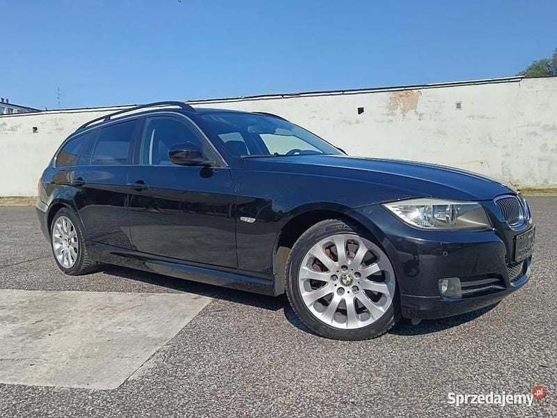 Czarny Używany 2009 BMW 330 Kombi | 35 000 zł - Obraz 1/4