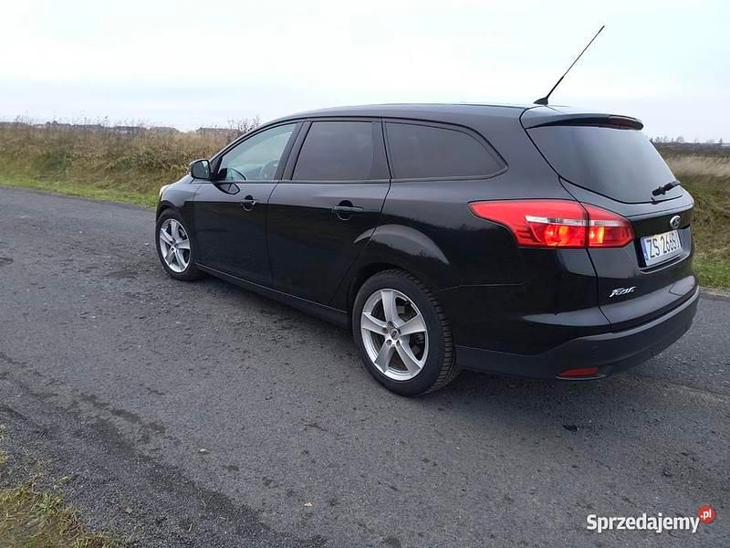 Używany Ford Focus 2015 Czarny Kombi