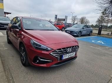 Bordowy (metalik) Używany 2022 Hyundai i30 Sedan/Limuzyna | 64 900 zł (Uczciwa cena) - Obraz 1/4