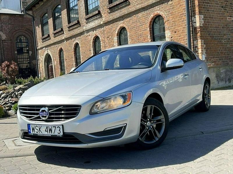 Używany Volvo S60 254 KM (186 kW) 2015 Srebrny Sedan/Limuzyna