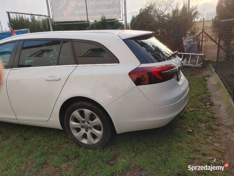Używany Opel Insignia Edition 170 KM (125 kW) 2014 Biały Kombi
