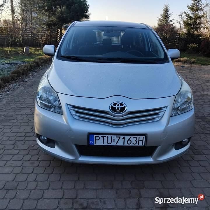 Używany Toyota Verso 126 KM (92 kW) 2009 Srebrny Minivan
