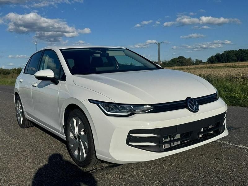 Biały Używany 2024 VW Golf VIII Hatchback | 95 000 zł (Dobra cena) - Obraz 1/4