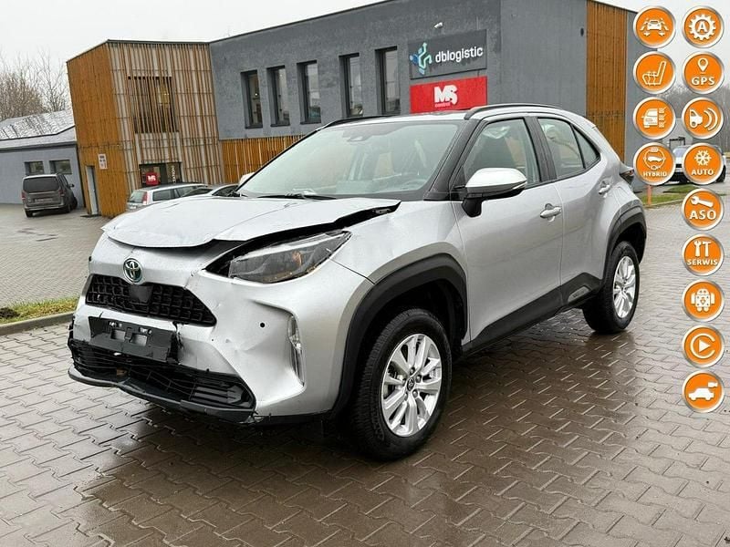 Srebrny (metalik) Używany 2022 Toyota Yaris Cross SUV | 44 900 zł - Obraz 1/4
