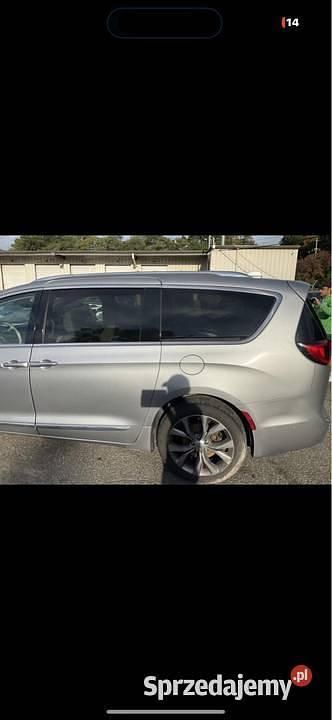 Srebrny Używany 2018 Chrysler Pacifica Limited SUV | 49 900 zł - Obraz 1/4