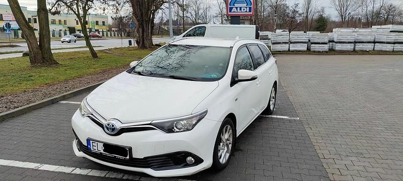 Biały Używany 2017 Toyota Auris Kombi | 53 000 zł (Uczciwa cena) - Obraz 1/4
