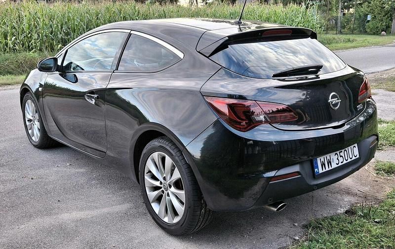 Używany Opel Astra GTC Innovation 2011 Czarny Hatchback