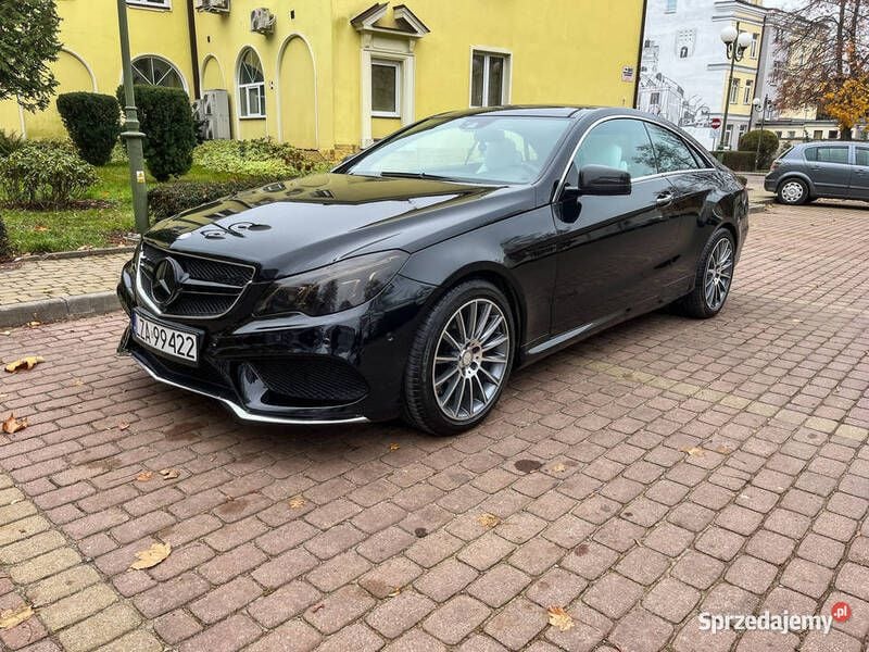 Czarny Używany 2011 Mercedes E500 AMG Coupe | 78 500 zł - Obraz 1/4
