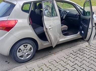 Żółty Używany 2011 Kia Venga Hatchback | 18 000 zł (Dobra cena) - Obraz 1/4