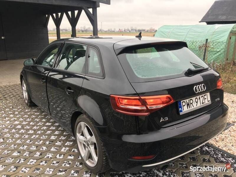 Czarny Używany 2018 Audi A3 Sportback Hatchback | 66 000 zł - Obraz 1/4