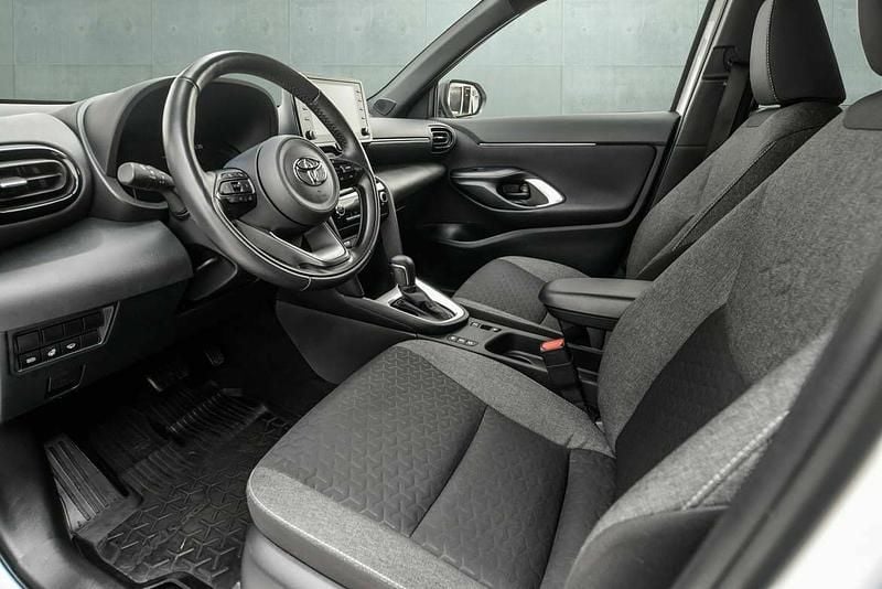 Biały Używany 2022 Toyota Yaris Cross Active SUV | 50 522 zł - Obraz 1/4