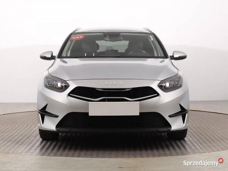 Srebrny Używany 2022 Kia Ceed Kombi | 79 999 zł (Dość drogi) - Obraz 1/4