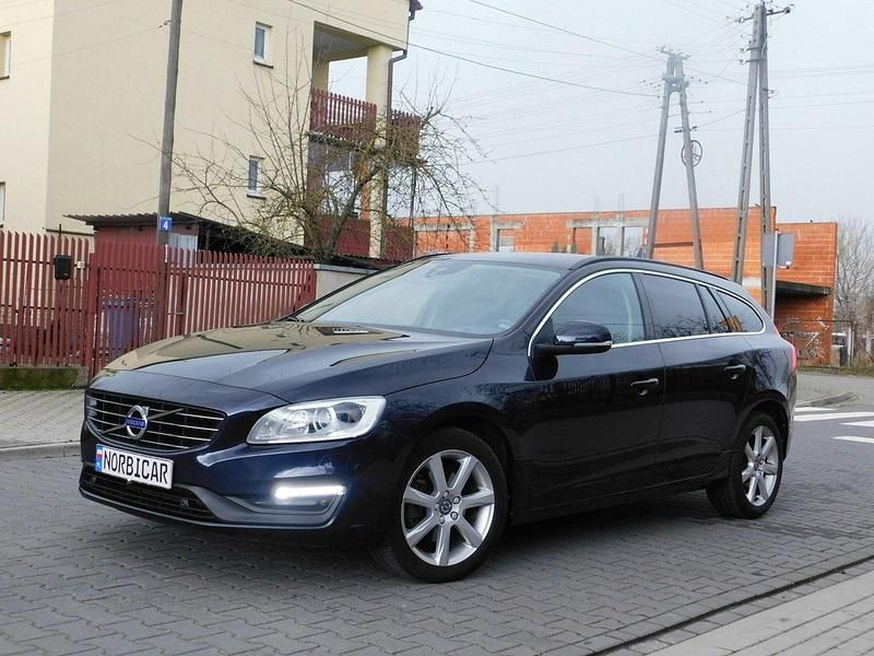 Niebieski Używany 2018 Volvo V60 Kombi | 41 980 zł (Super Cena) - Obraz 1/4