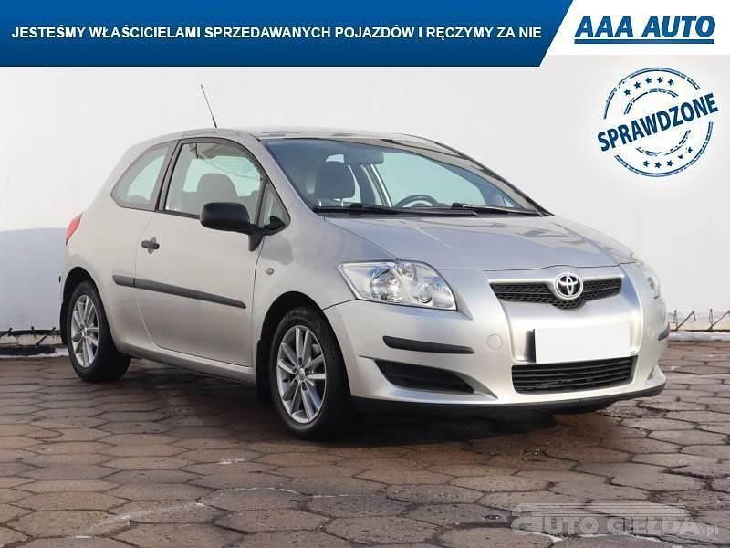 Srebrny Używany 2007 Toyota Auris Hatchback | 11 999 zł (Uczciwa cena) - Obraz 1/4
