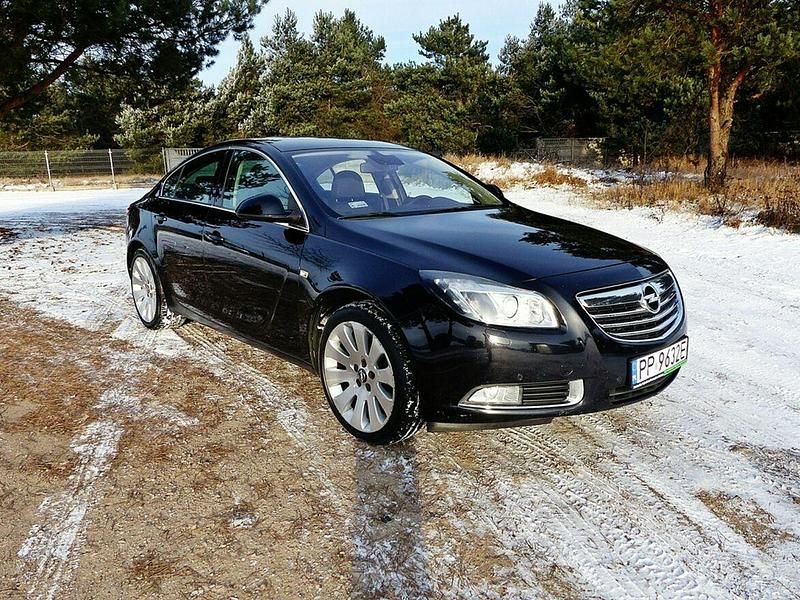 Używany Opel Insignia Cosmo 160 KM (117 kW) 2009 Czarny (metalik) Sedan/Limuzyna