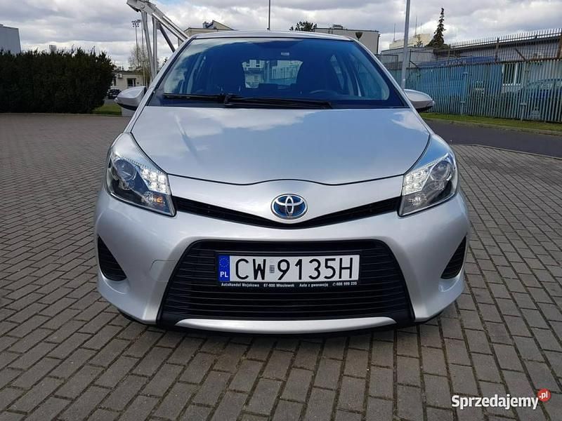 Srebrny Używany 2013 Toyota Yaris Hybrid Hatchback | 34 900 zł (Drogi) - Obraz 1/4