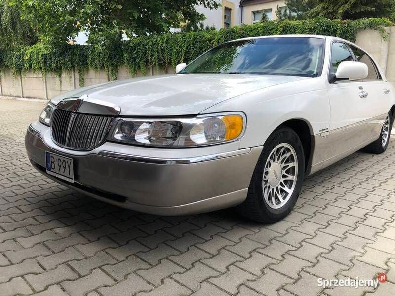 Biały Używany 2000 Lincoln Town Car Sedan/Limuzyna | 29 000 zł - Obraz 1/4