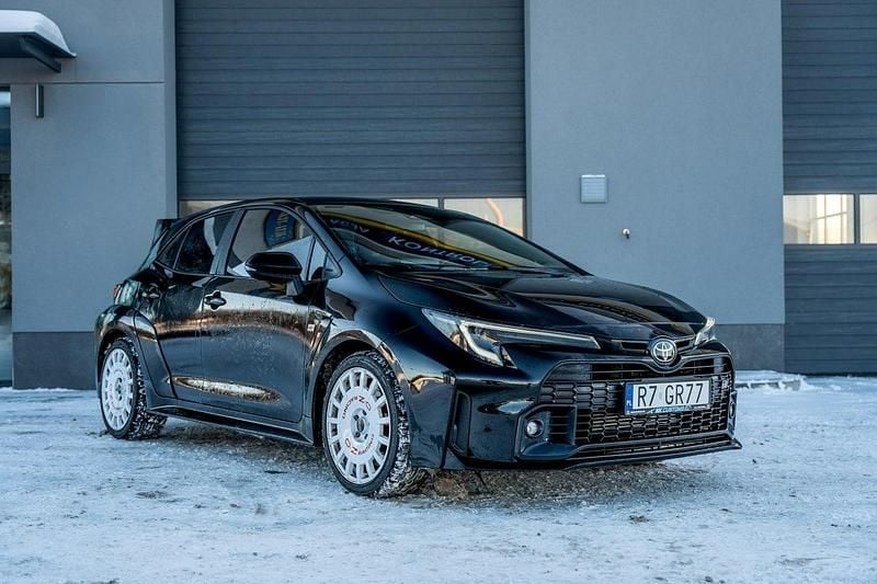 Czarny (metalik) Używany 2023 Toyota Corolla Hatchback | 147 777 zł - Obraz 1/4