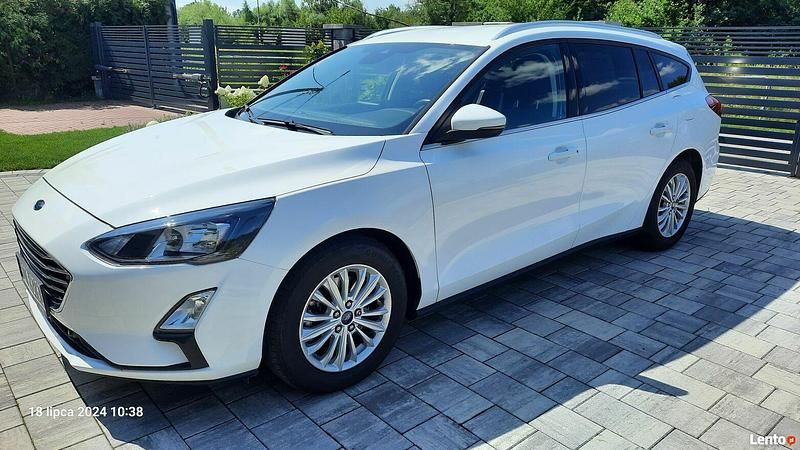 Biały Używany 2021 Ford Focus Titanium X Kombi | 62 000 zł (Uczciwa cena) - Obraz 1/4