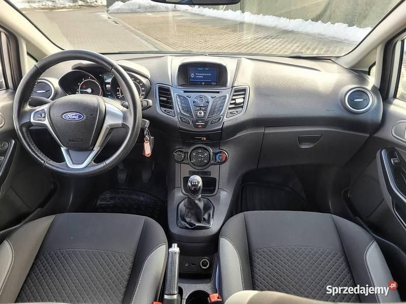 Używany Ford Fiesta 2016 Srebrny Hatchback