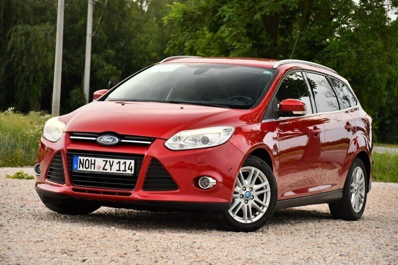 Używany Ford Focus 125 KM (91 kW) 2013 Bordowy (metalik, perła) Kombi