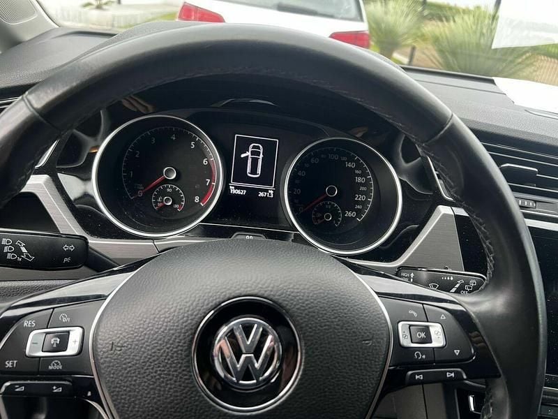 Używany VW Touran Comfortline 2018 Srebrny Minivan