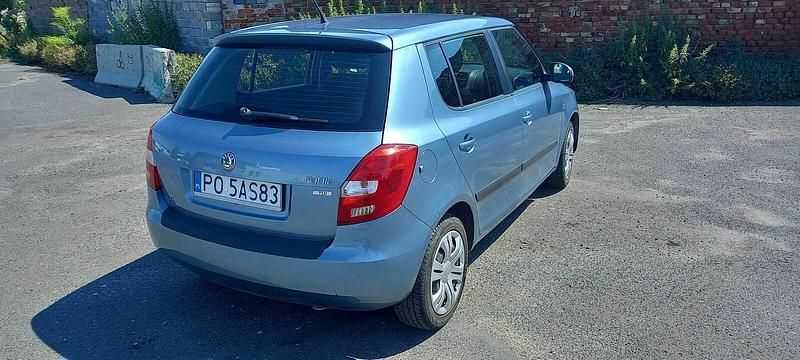Używany Skoda Fabia 75 KM (55 kW) 2011 Niebieski Hatchback
