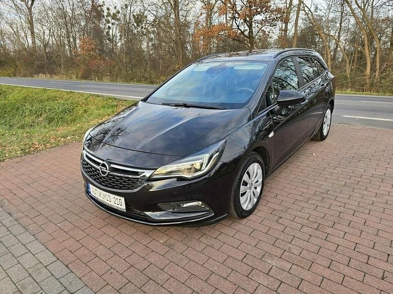 Czarny Używany 2016 Opel Astra Kombi | 32 900 zł (Dobra cena) - Obraz 1/4