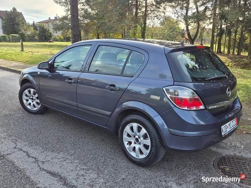 Grafitowy Używany 2009 Opel Astra Hatchback | 11 900 zł (Uczciwa cena) - Obraz 1/4