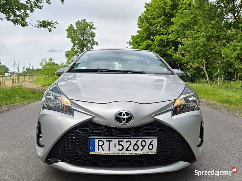 Srebrny Używany 2017 Toyota Yaris Hatchback | 29 900 zł (Super Cena) - Obraz 1/4