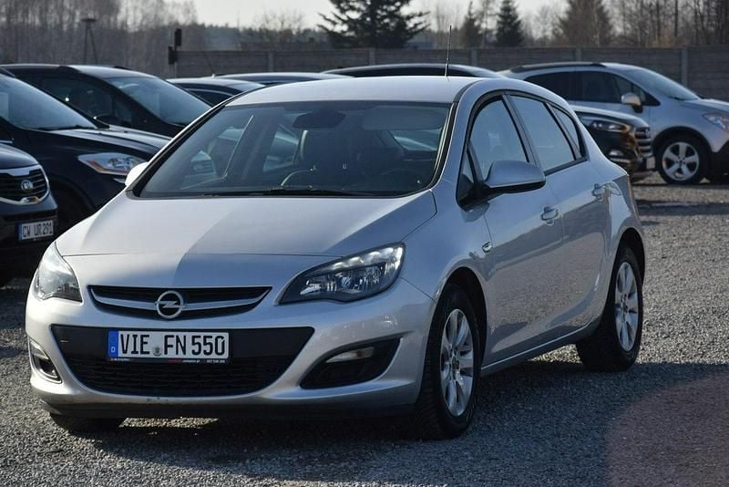 Używany Opel Astra 100 KM (73 kW) 2015 Srebrny Hatchback
