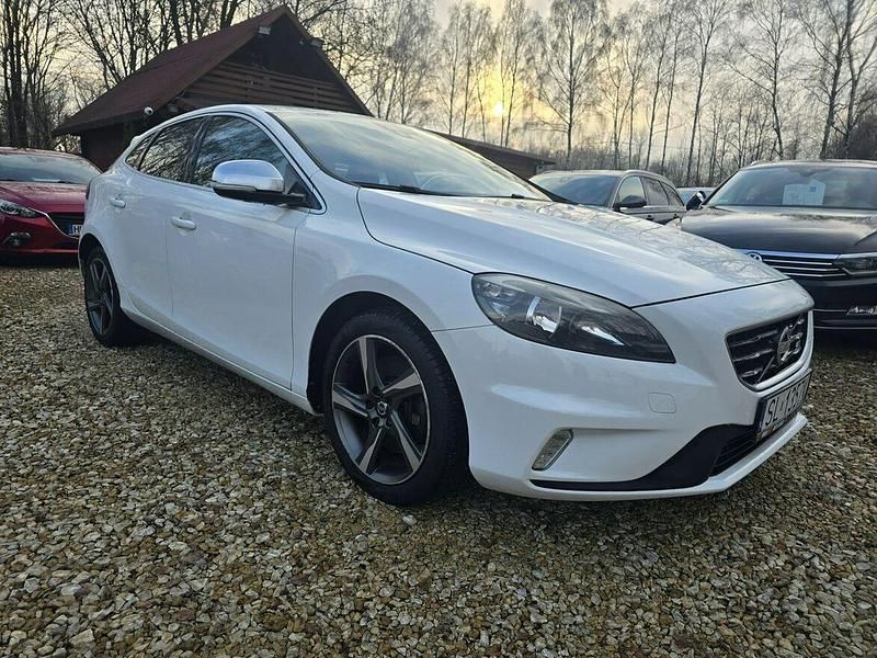 Biały (metalik) Używany 2013 Volvo V40 Hatchback | 29 900 zł (Uczciwa cena) - Obraz 1/4